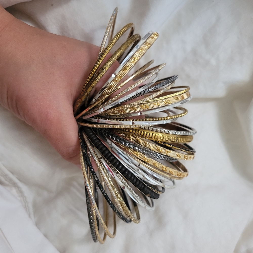 36 Stacker Thin Bangle Bracelets Lot Bundle Black White Gold Bronze Silver Toned